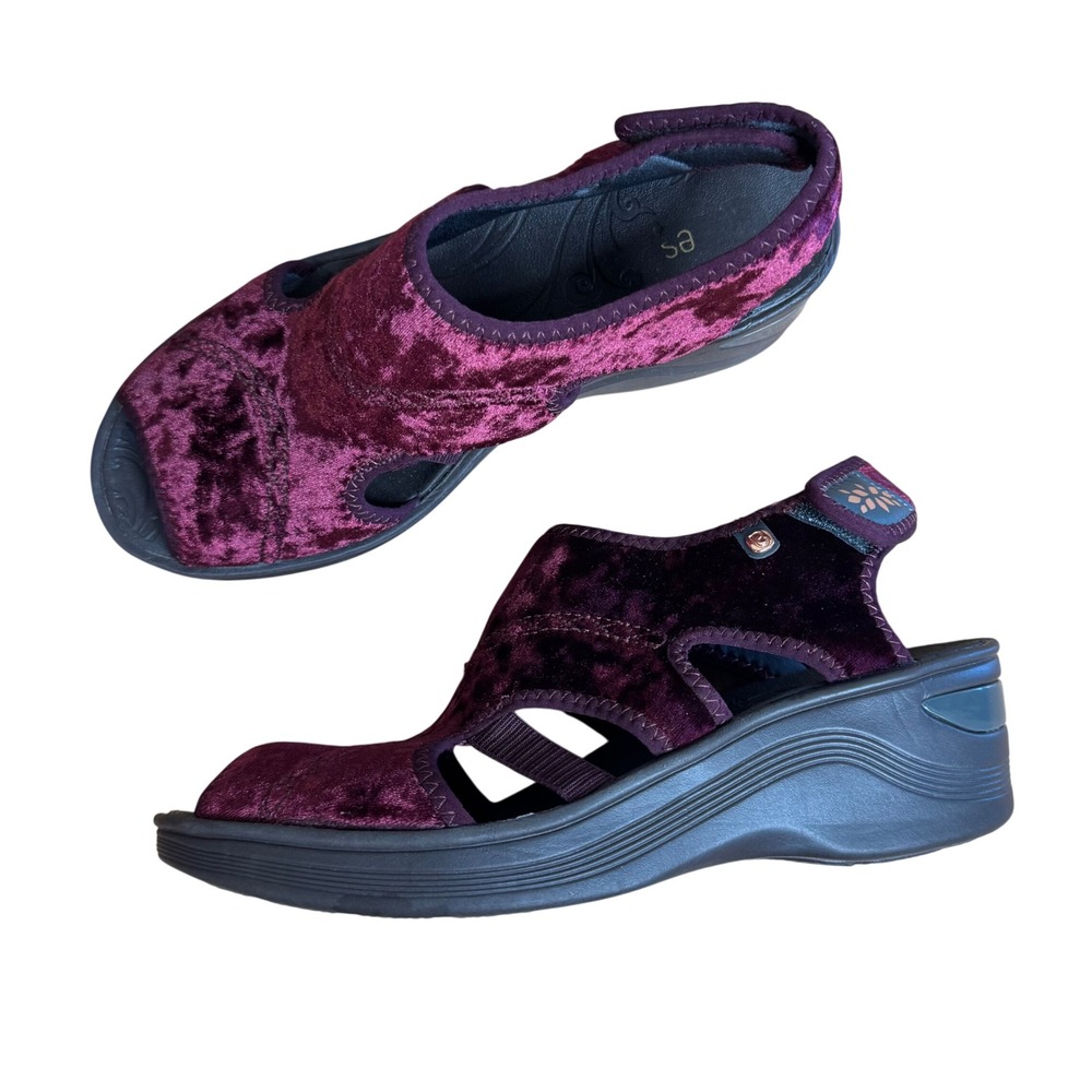 Bzees Drama Women's Velvet Wedge Sandals Burgundy Size 10W